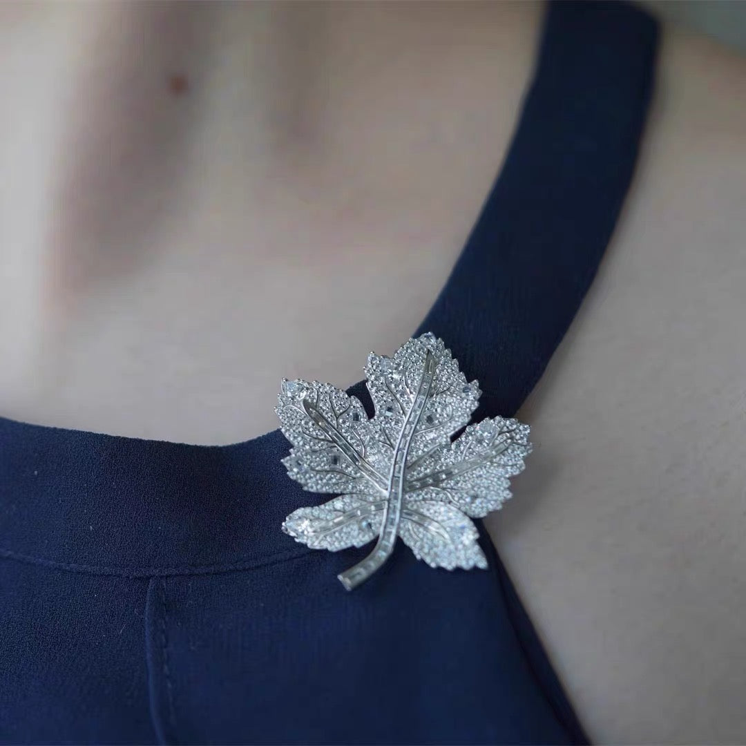 Winter in Québec Brooch, Retro Silver Maple Leaf Brooch, Elegant Brooch, Gift for Her/Him