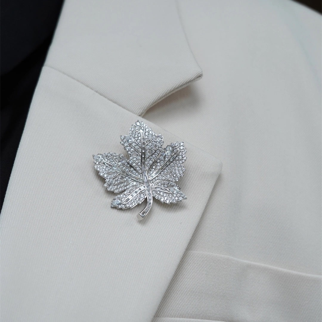 Winter in Québec Brooch, Retro Silver Maple Leaf Brooch, Elegant Brooch, Gift for Her/Him